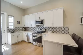 Photo #2: 6094985 Listing 