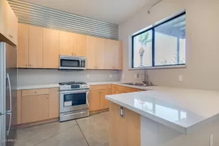 Photo #5: 6095367 Listing