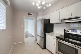 Photo #6: 6095659 Listing