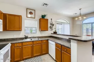 Photo #4: 6095891 Listing