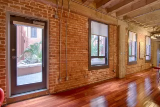 Photo #5: 6096109 Listing