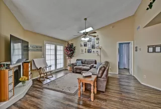 Photo #4: 6096214 Listing