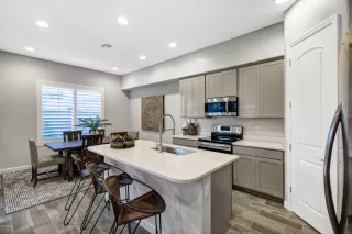 Photo #6: 6096397 Listing