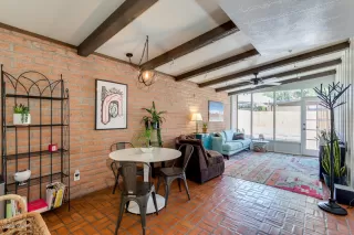 Photo #5: 6098596 Listing