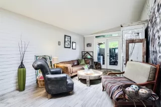 Photo #6: 6098690 Listing