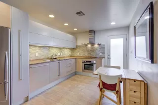 Photo #5: 6101408 Listing