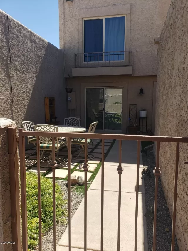 MLS: 6101498 Condo For Sale