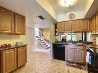 Photo #5: 6101539 Listing