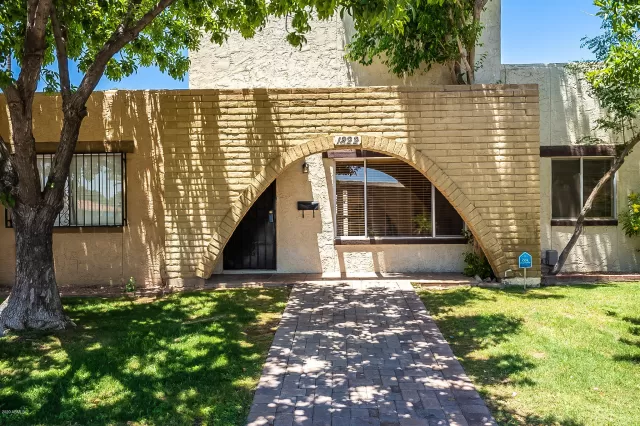 MLS: 6101609 Condo For Sale