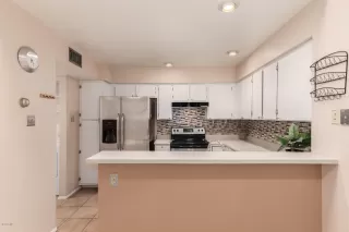 Photo #5: 6101661 Listing