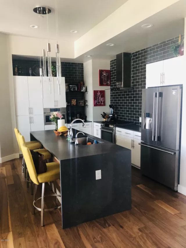 MLS: 6102111 Condo For Sale