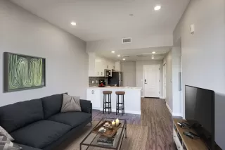 Photo #5: 6102709 Listing