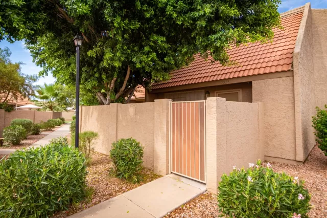 MLS: 6103306 Condo For Sale