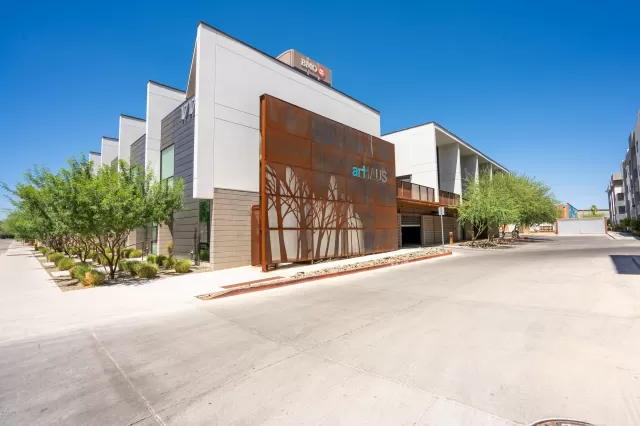 MLS: 6103626 Condo For Sale
