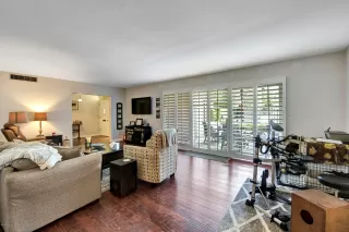 Photo #2: 6103959 Listing