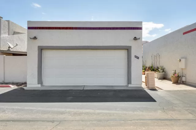 MLS: 6104027 Condo For Sale