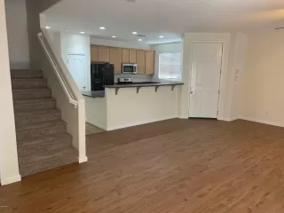 Photo #5: 6104316 Listing