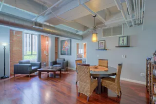 Photo #4: 6104711 Listing