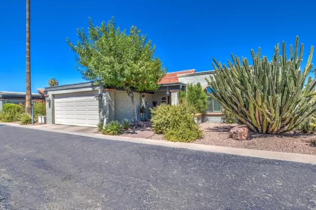 MLS: 6104853 Condo For Sale