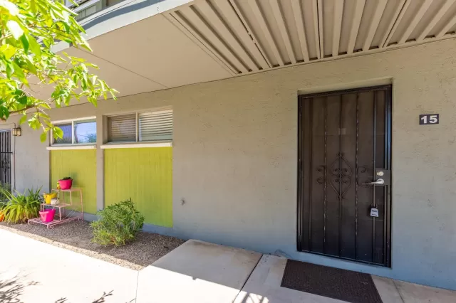 MLS: 6104912 Condo For Sale