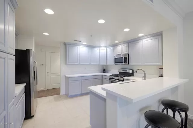 MLS: 6105063 Condo For Sale