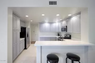 Photo #5: 6105063 Listing