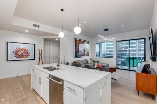 MLS: 6105264 Condo For Sale