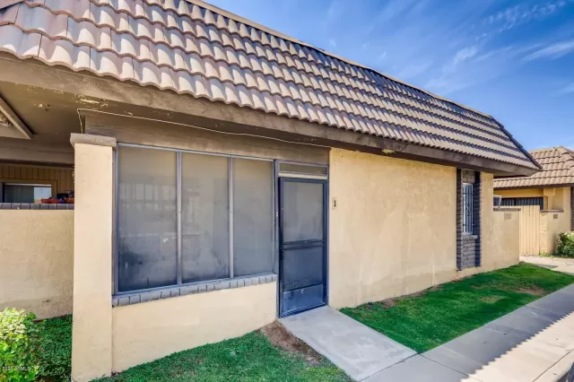 MLS: 6105349 Condo For Sale