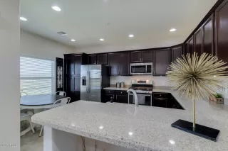 Photo #5: 6105372 Listing