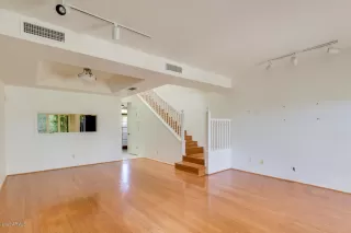 Photo #4: 6105397 Listing