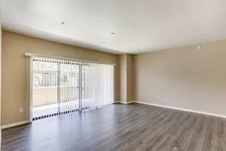 Photo #5: 6105590 Listing