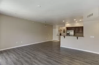 Photo #6: 6105590 Listing