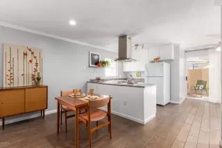 Photo #6: 6105697 Listing