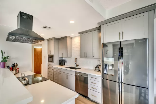 MLS: 6106674 Condo For Sale