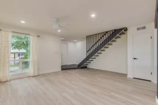 Photo #3: 6106878 Listing