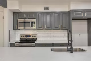 Photo #5: 6106878 Listing