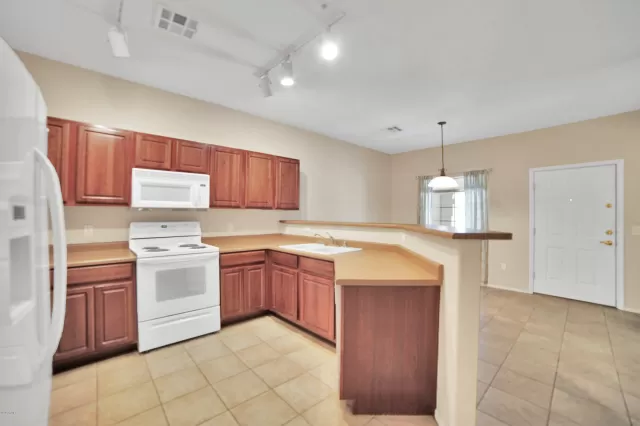 MLS: 6107018 Condo For Sale