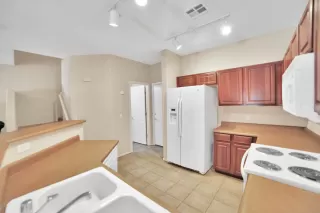 Photo #5: 6107018 Listing