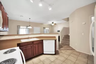 Photo #6: 6107018 Listing