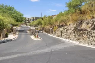 Photo #1: 6107087 Listing 