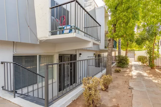 MLS: 6107094 Condo For Sale