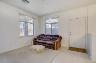 Photo #4: 6107157 Listing