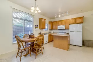 Photo #6: 6107157 Listing