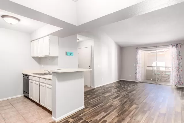 MLS: 6107394 Condo For Sale