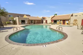 Photo #5: 6107640 Listing