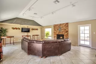 Photo #6: 6107640 Listing