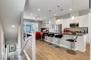 Photo #2: 6107659 Listing