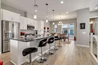 Photo #5: 6107659 Listing