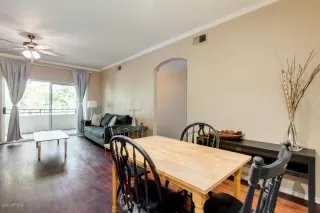 Photo #5: 6107713 Listing