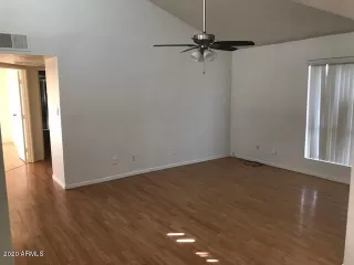 Photo #5: 6107736 Listing